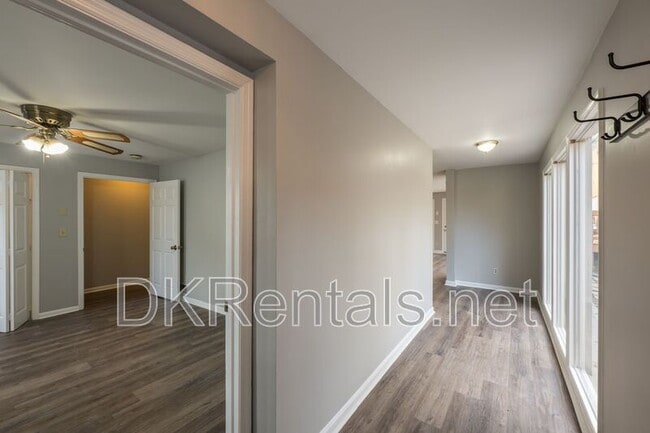 Foto del edificio - 876 Argonne Ave NE