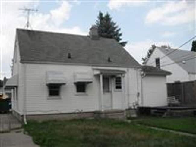 Building Photo - 3 Bedroom, 1 Bath Home Move-In Ready! Sec....