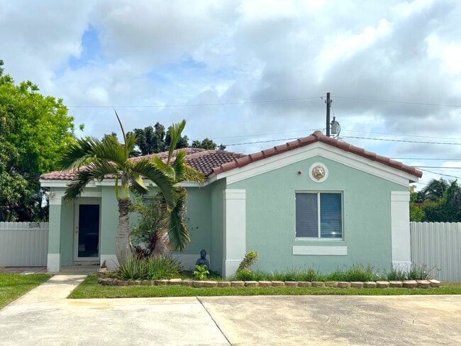 Building Photo - 10611 SW 170th Ter