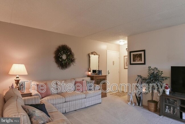 Building Photo - 1631 Edgewood Pl
