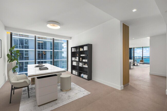Foto del edificio - 700 NE 24th St