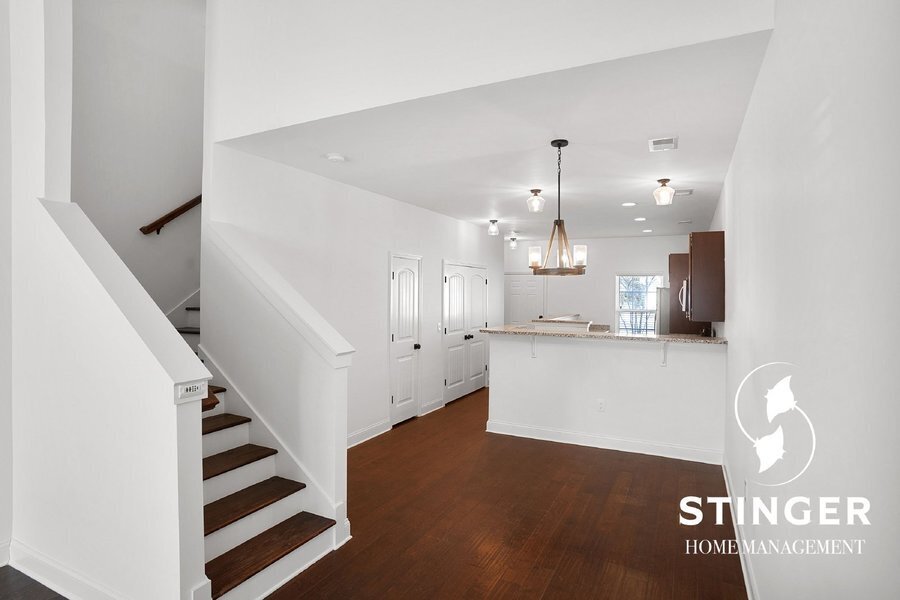 Primary Photo - 362 Dante Cir