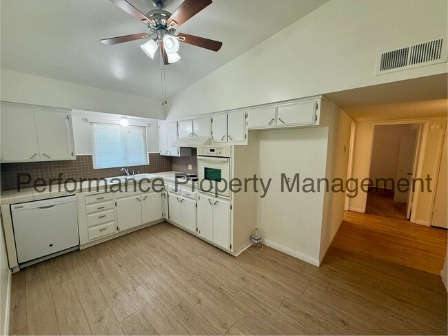 Building Photo - Cute 2 Bed/2 Bath 55+ Community w/ RBP & Security Deposit Alternative Option