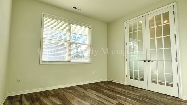 Building Photo - 473 Esthwaite Dr SE