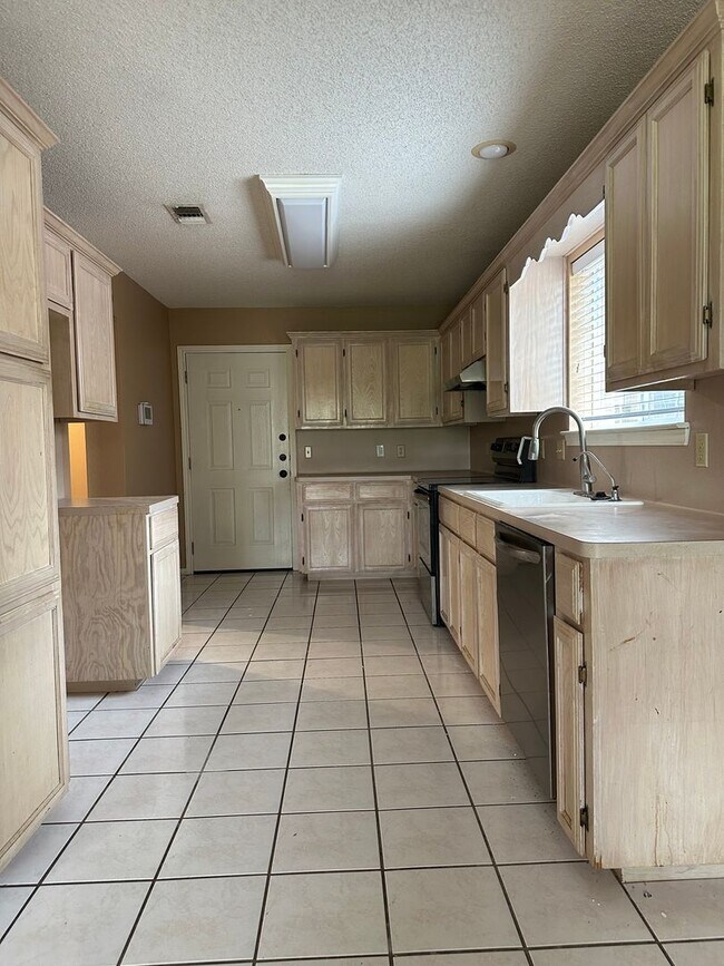 Foto del edificio - 3601 Warbler Ave