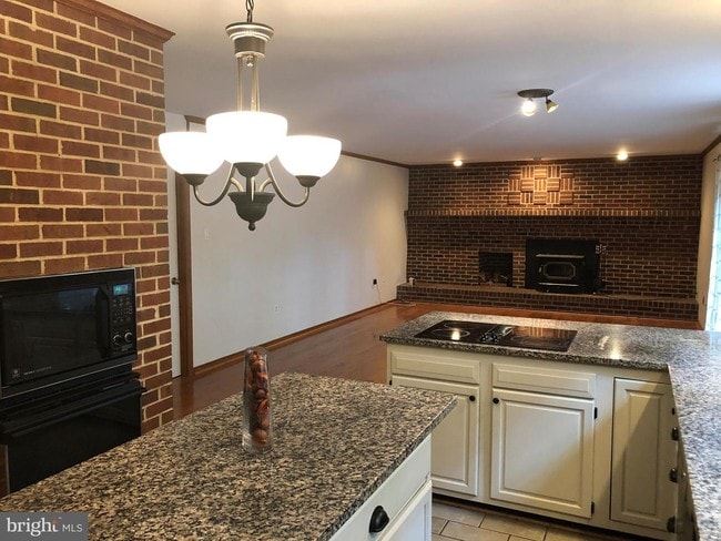 Building Photo - 110 Oakwood Dr