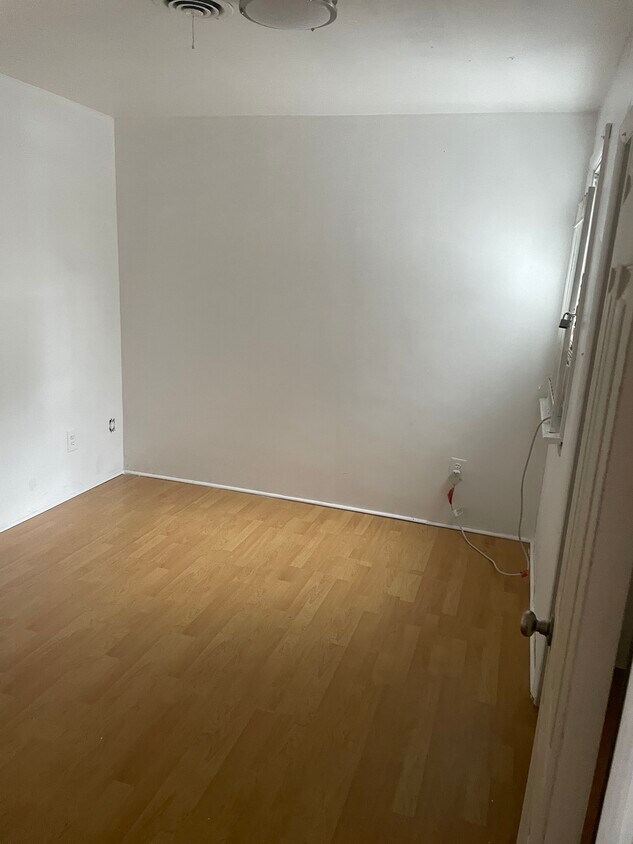 RM2 - 7961 Castor Ave