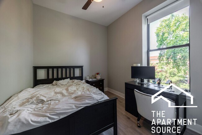 Foto del edificio - 3611 N Greenview Ave