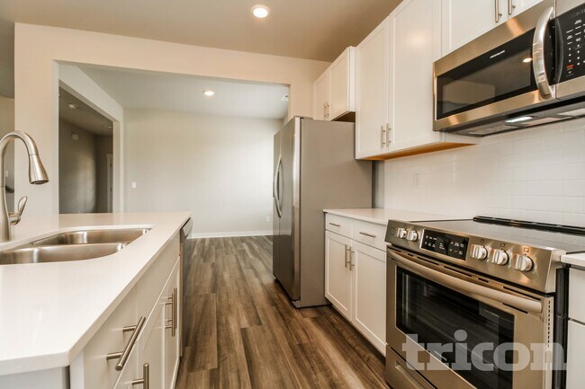 Building Photo - 1728 Lannister Ave