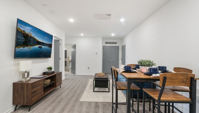 Interior Photo - 44West