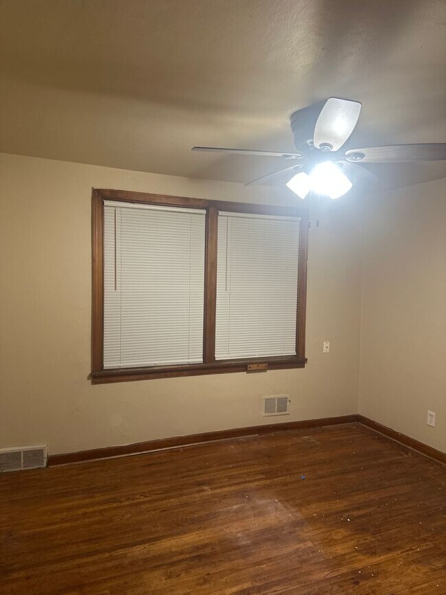Foto del edificio - 2445 S Lowell Ave