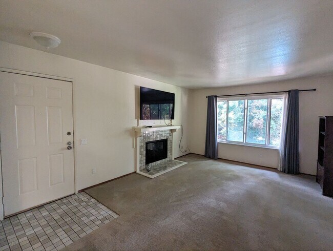 Building Photo - 206 Ladera Plaza