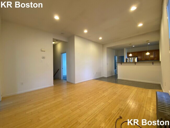 Building Photo - 33 Newton St