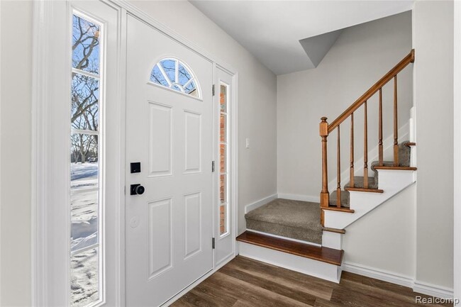 Building Photo - 3715 Ledge Dr