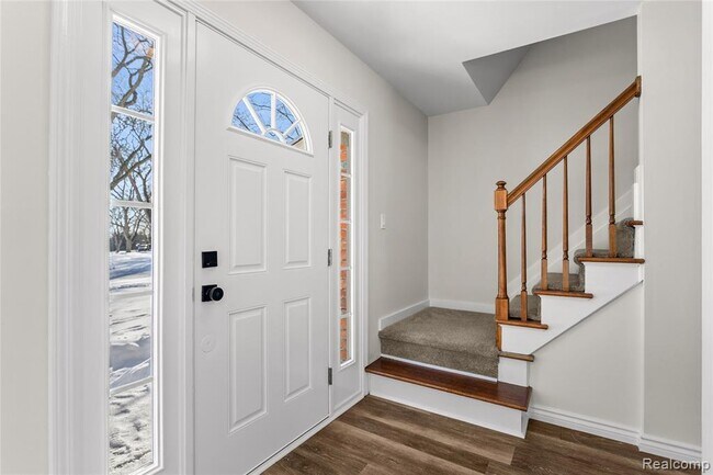 Foto del edificio - 3715 Ledge Dr