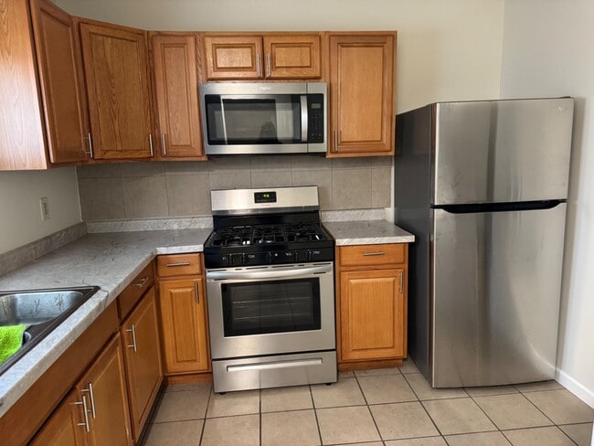 Building Photo - 560 E 47th Pl