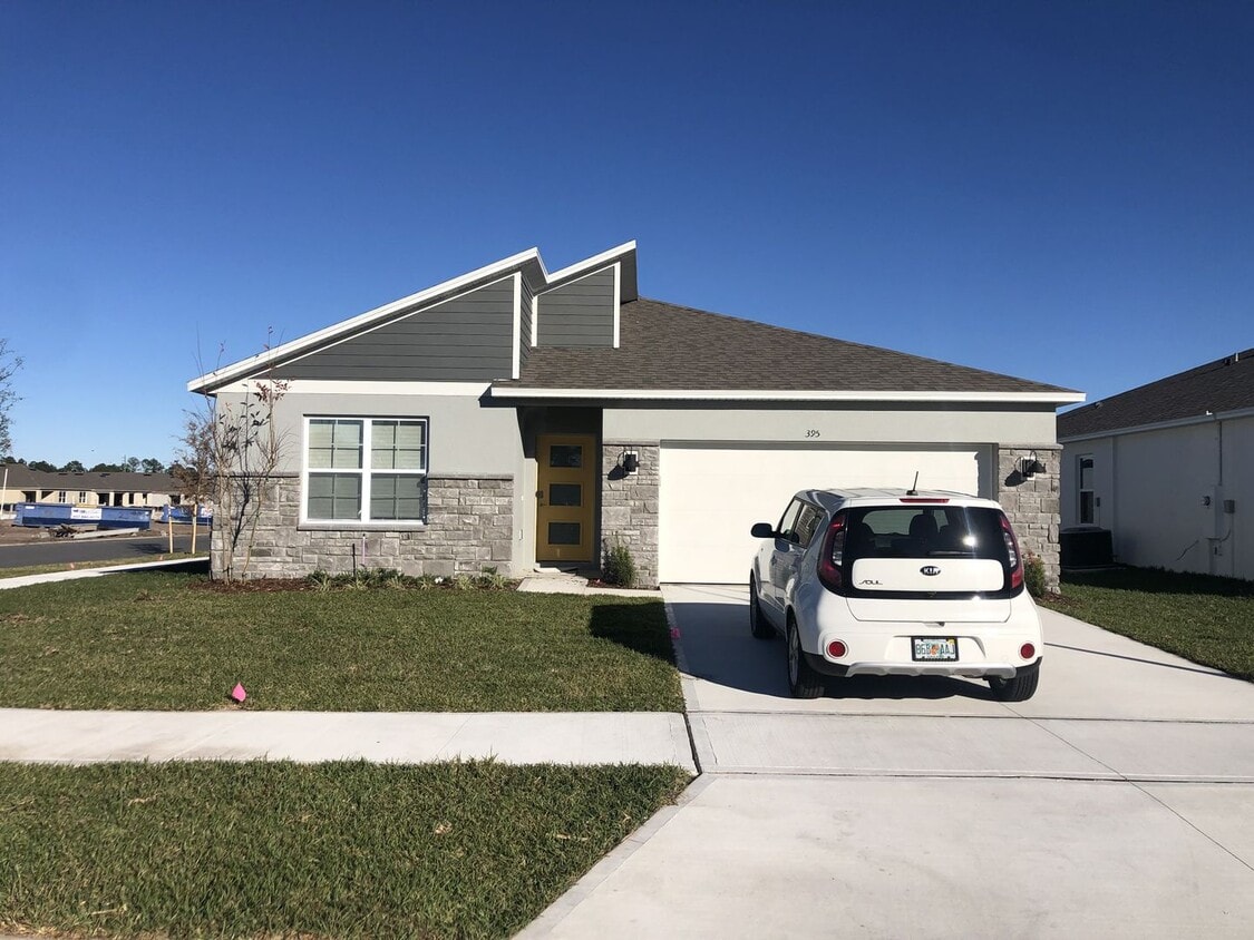 Foto principal - 4 Bedroom, 2 Bath Single Family Home, For ...