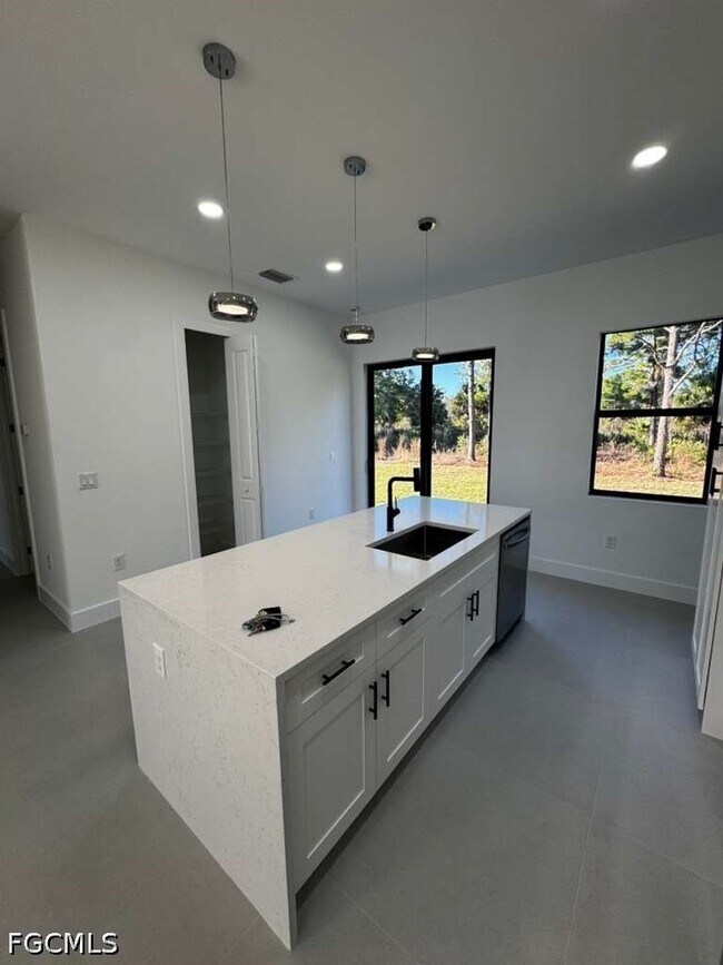 Foto del edificio - 1037 Barcelona St E