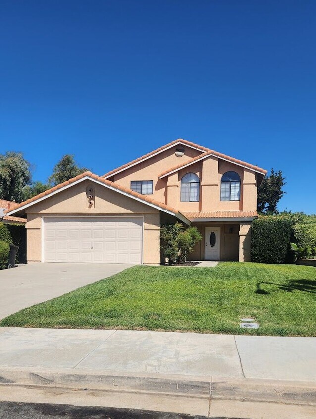 Foto principal - Temecula 3 Bedroom Home with Large Yard!