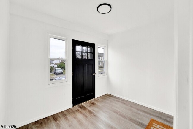 Foto del edificio - 1084 Pine Ave