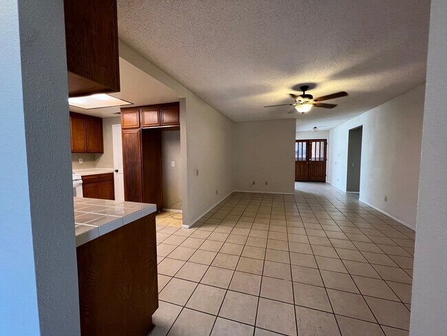 Building Photo - LOCATION, WEST SIDE HEMET! GARDENER INCLUDED