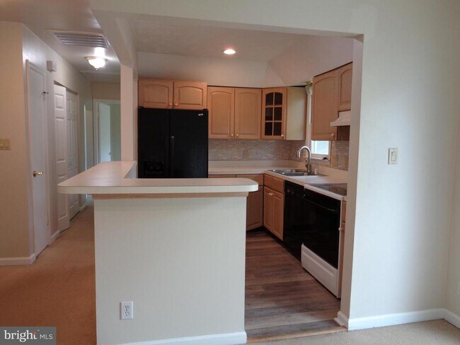 Building Photo - 133 Debra Dr