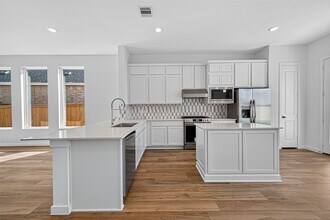 Building Photo - 11119 Poplar Tree Dr