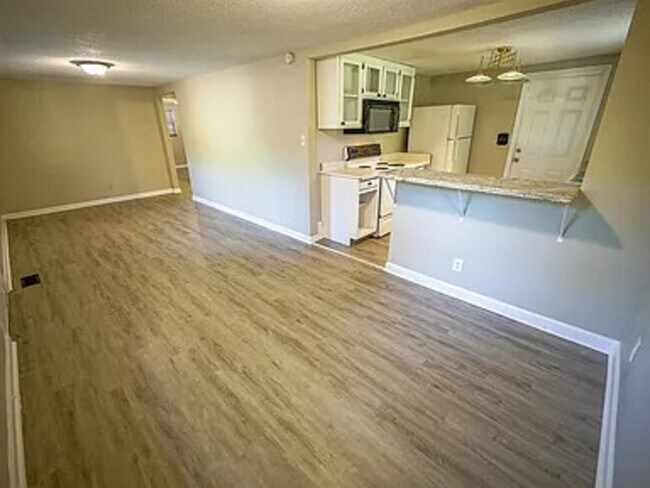 Foto del edificio - 4807 Center Dr