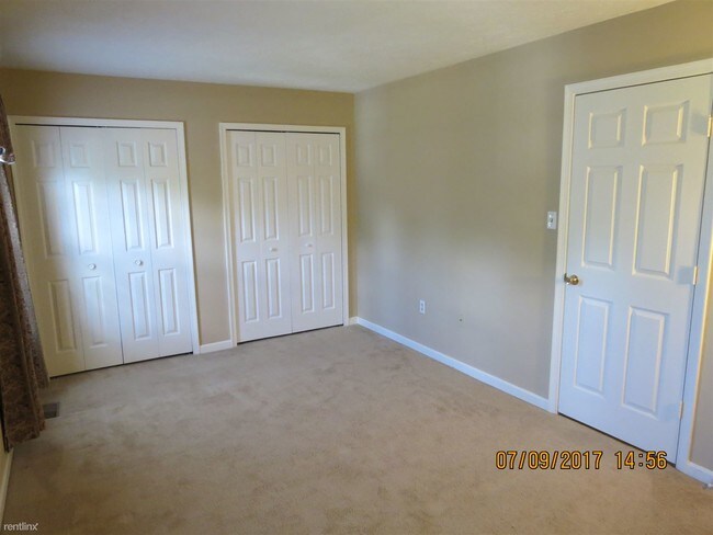 Building Photo - 3 br, 1.5 bath Townhome - 525 Georgetowne Ct