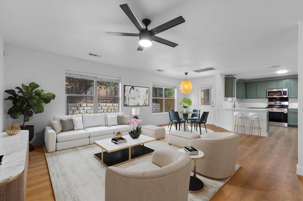 Primary Photo - 5940 Silver Screen Dr