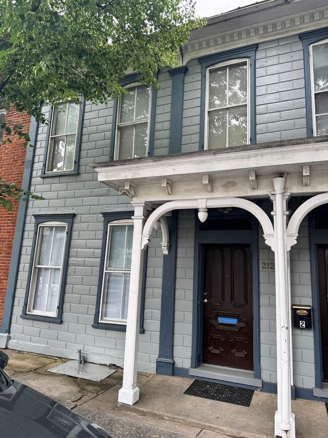 Building Photo - 210-212 N Potomac St