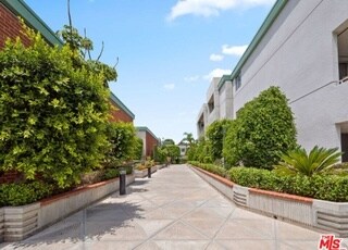 Primary Photo - 5301 Balboa Blvd