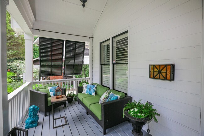 Building Photo - 838 Vedado Way NE