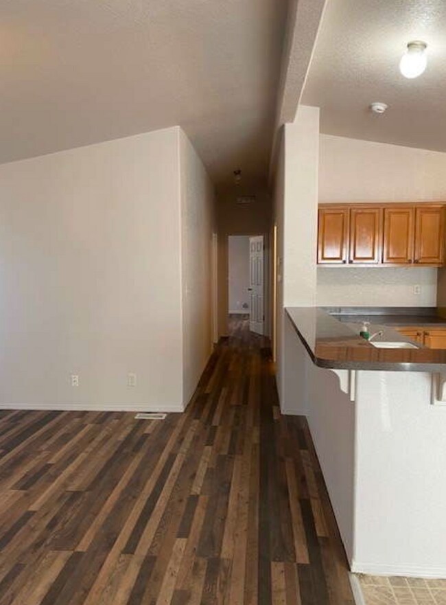 Building Photo - 644 S Shasta Ave