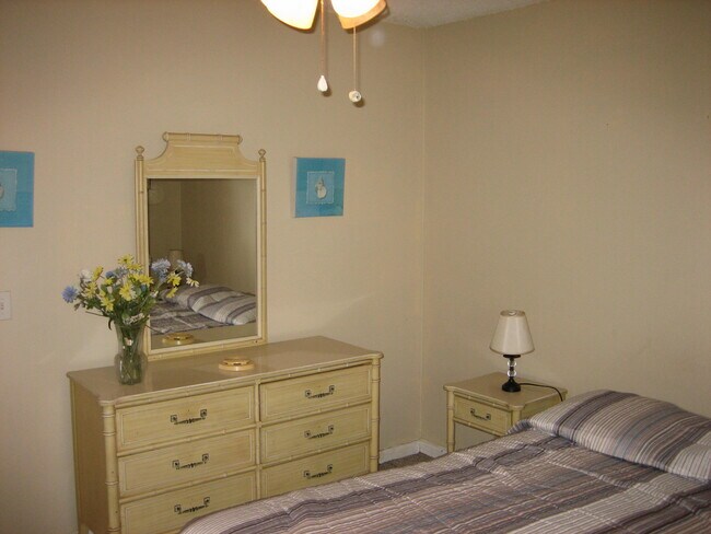 Building Photo - 102 Chatham E