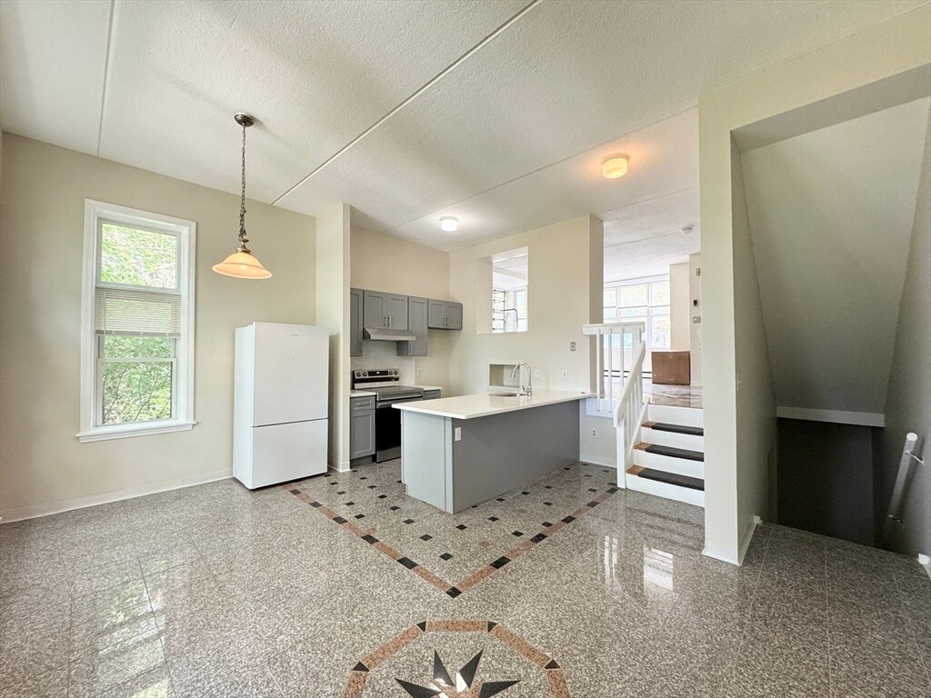 Primary Photo - 48 Ellingwood St