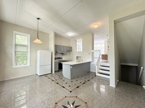 Building Photo - 48 Ellingwood St