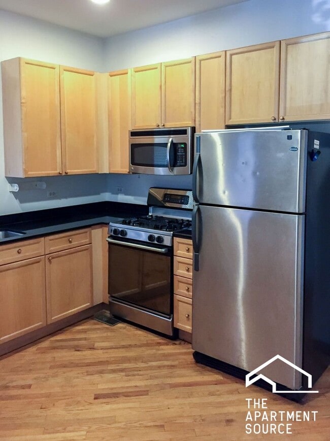 Photo - 2737 N Wayne Ave Apartment