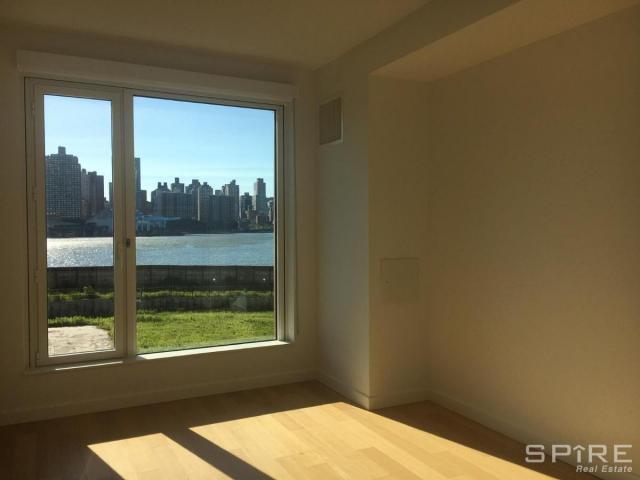 Foto del edificio - 2 bedroom in Queens NY 11102