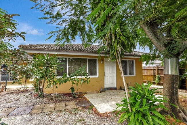 Foto del edificio - 1690 NE 34th Ln