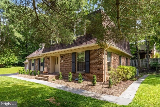 Building Photo - 1427 Laurel Hill Rd
