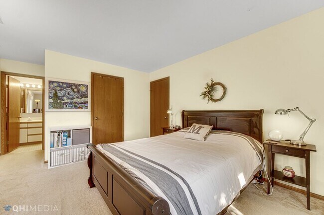 1st Ddrm - 1507 N Milwaukee Ave