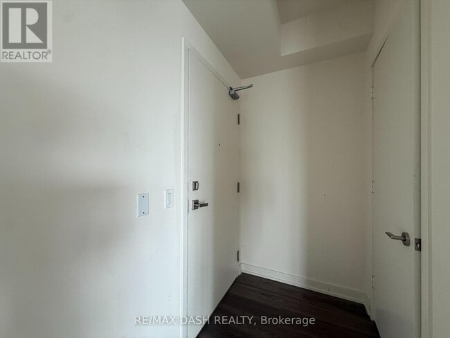 Building Photo - 10 Deerlick Ct