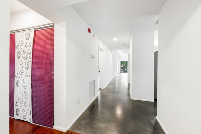 Building Photo - 800 Hudson Ave