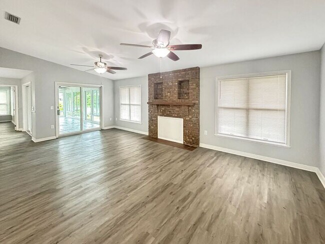 Building Photo - 8321 Brandeis Cir E