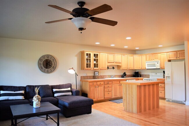 Building Photo - 2759 Hamilton Ct