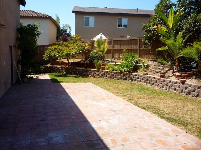 Foto del edificio - Two-story home in Eastlake