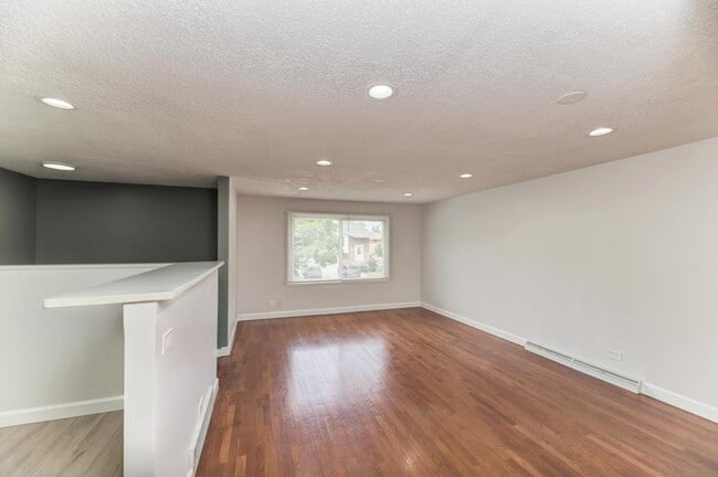 Building Photo - 1549 Revere Cir