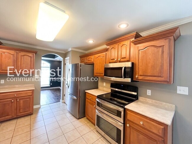 Building Photo - 4 Bed/2.5 Bath Home with Garage / Pet-Friendly / Vouchers Accepted / Available Now!