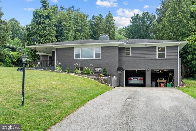 Building Photo - 1758 Clover Ln